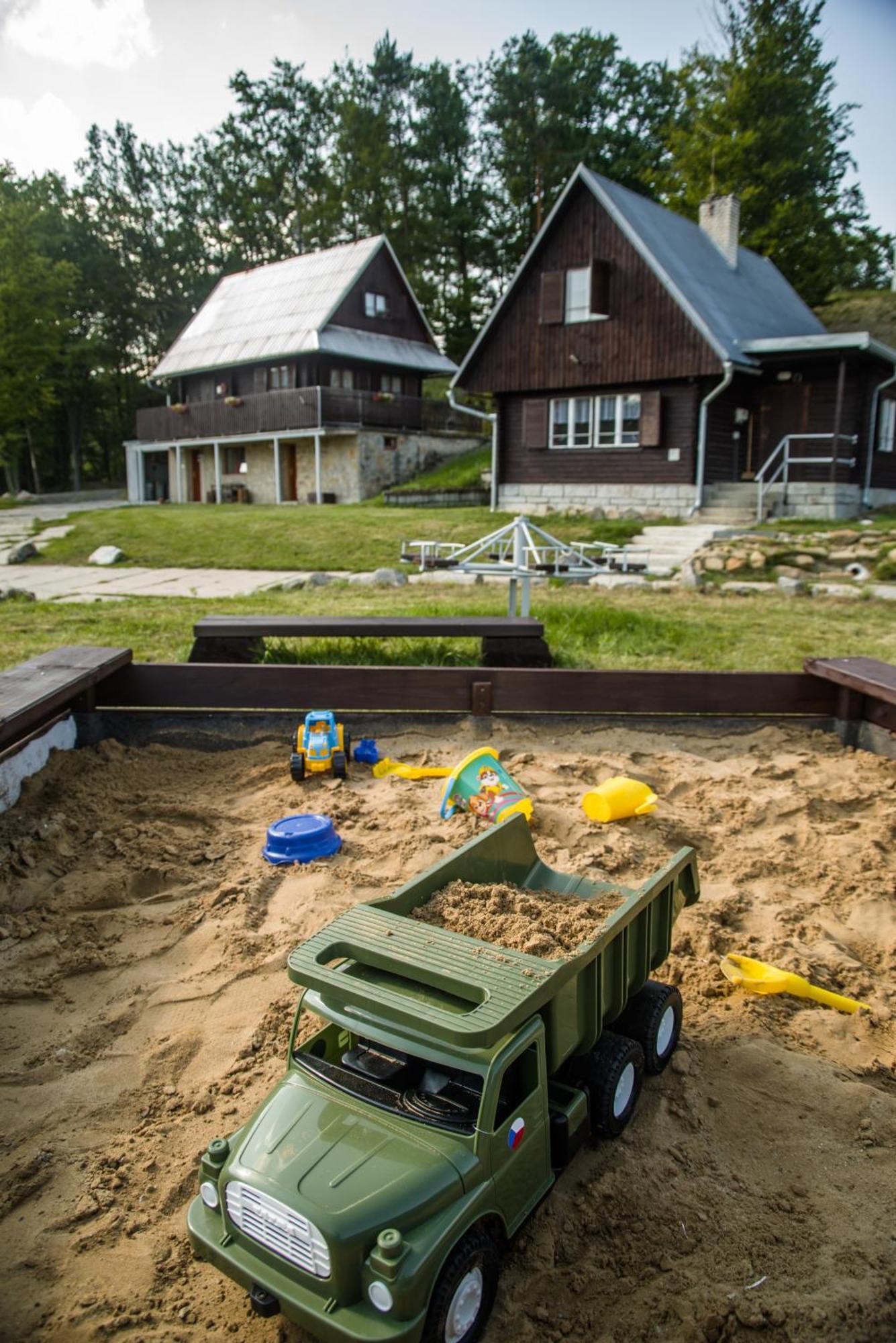 Rodinne Chaty Moravanpark - Ubytovani V Srdci Valasska Podkopna Lhota Exterior photo